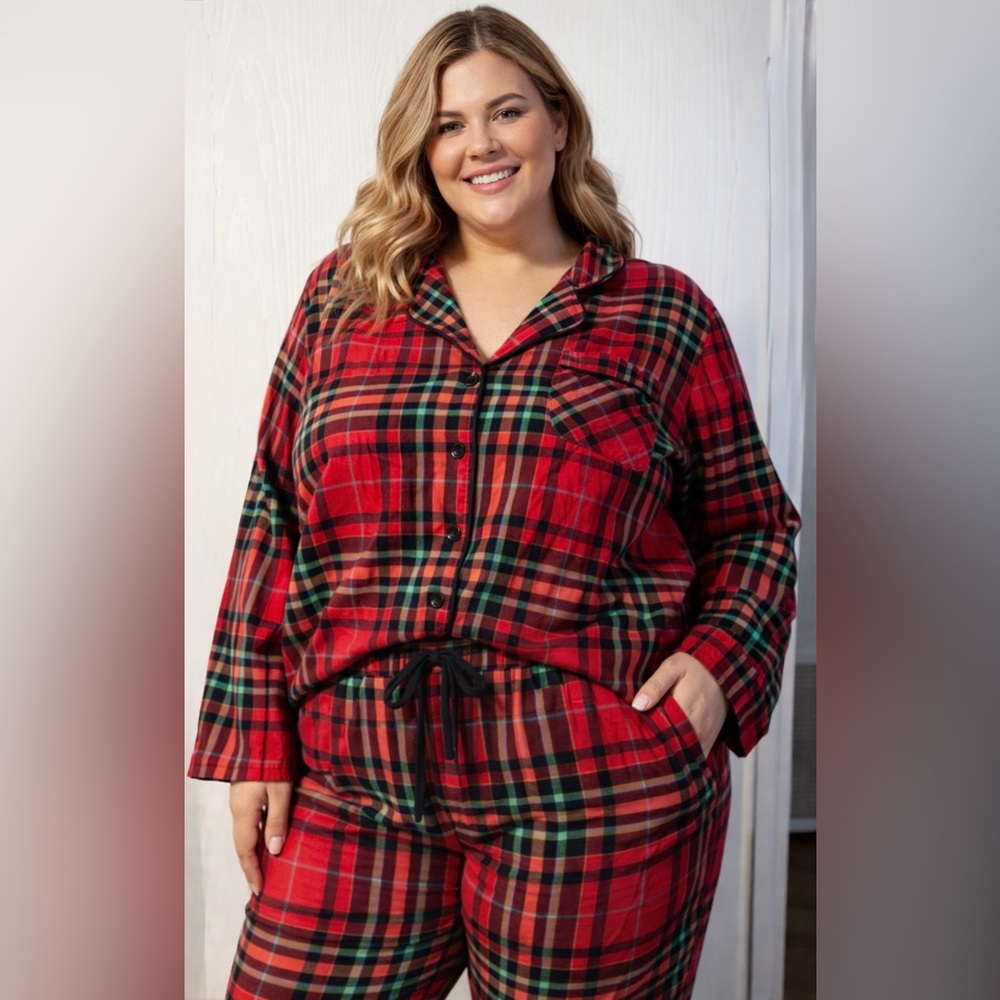 Wondershop Women's Red and Black Checkered Pajama Set